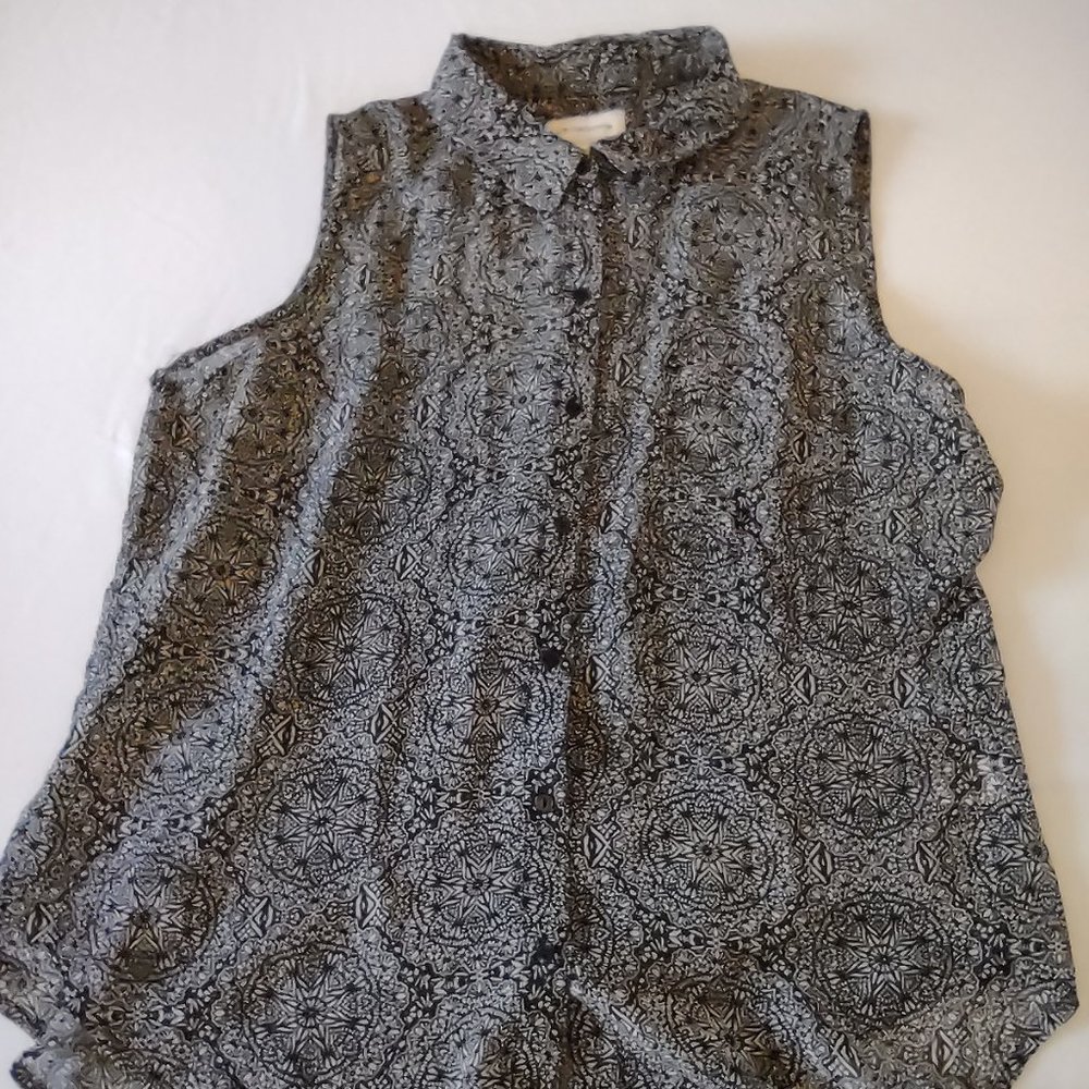 LIZ CLAIBORNE GRAY AND BLACK MANDALA SHEER SLEEVELESS BUTTONED BLOUSE WOMAN'S L